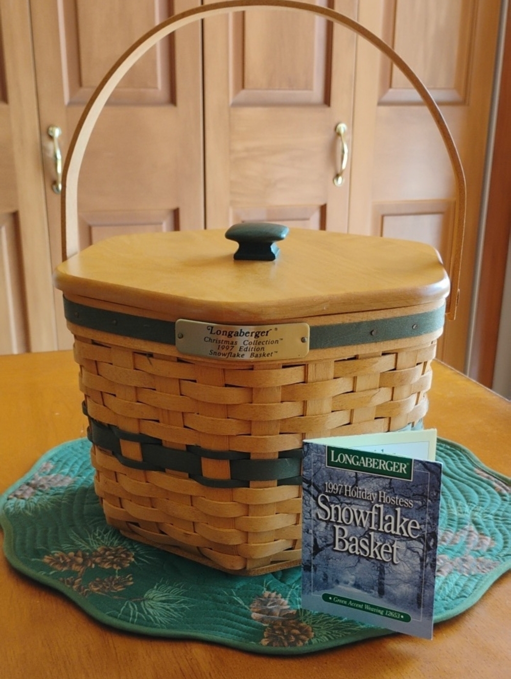 Longaberger 1997 Holiday Hostess Snowflake Hexagonal Basket w/Lid & 2 Inserts